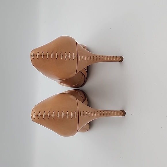 ALICE + OLIVIA Tan Pumps with Whipstitched Detail Self-covered Heels - Picture 3 of 7